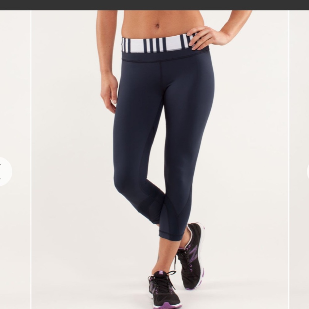 Lululemon Run: Inspire Crop II
Inkwell / Ocean Stripe Inkwell